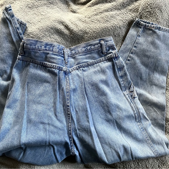 High Waisted Vintage Jeans - Picture 2 of 7